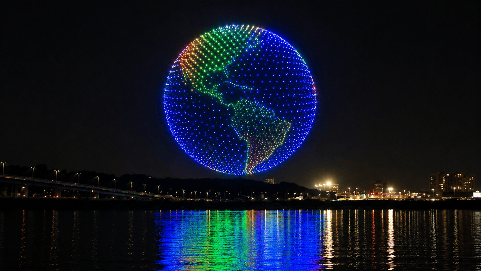 夜空を広告メディアとして活用する日本初の試み